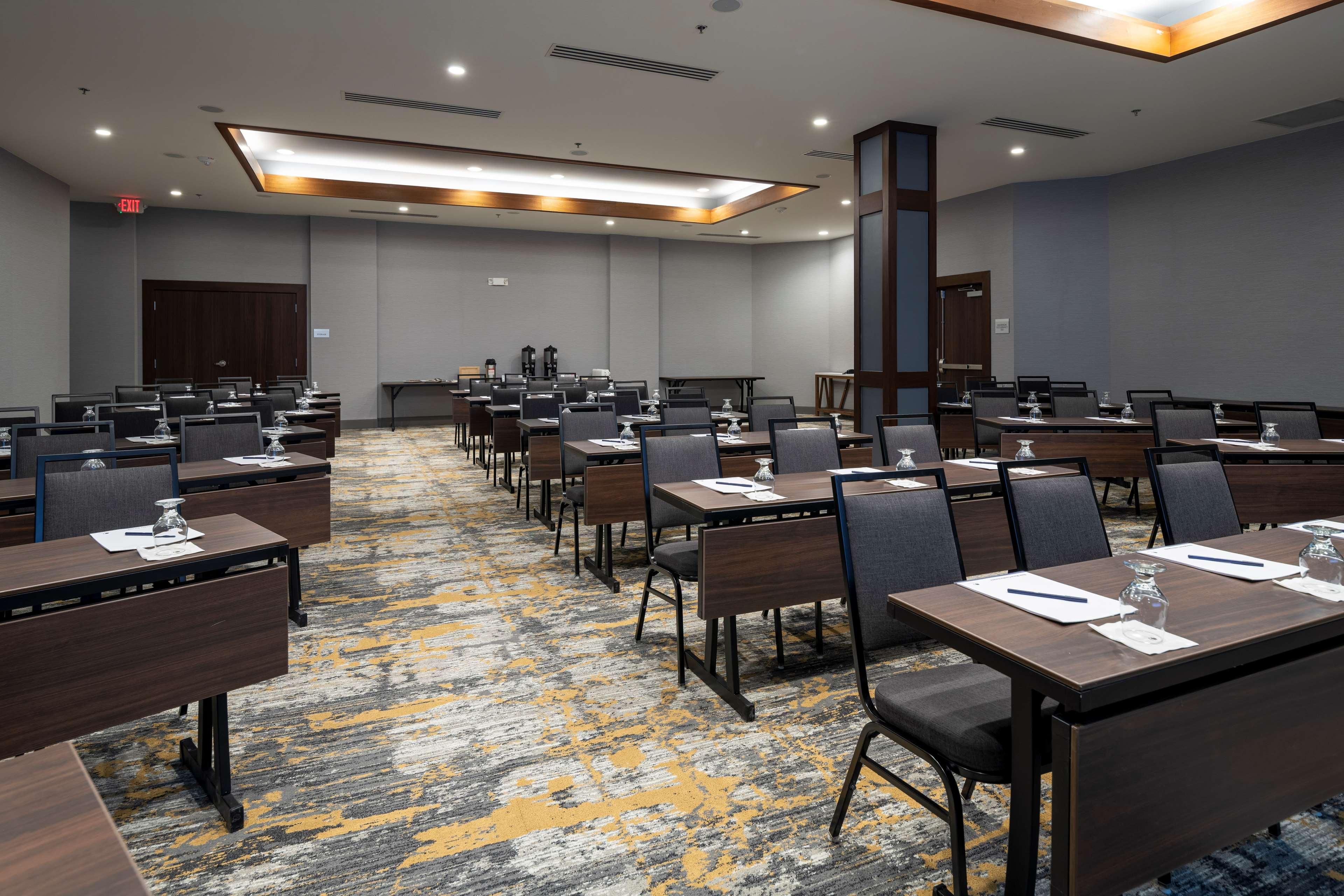 Doubletree By Hilton Madison East Hotel Luaran gambar