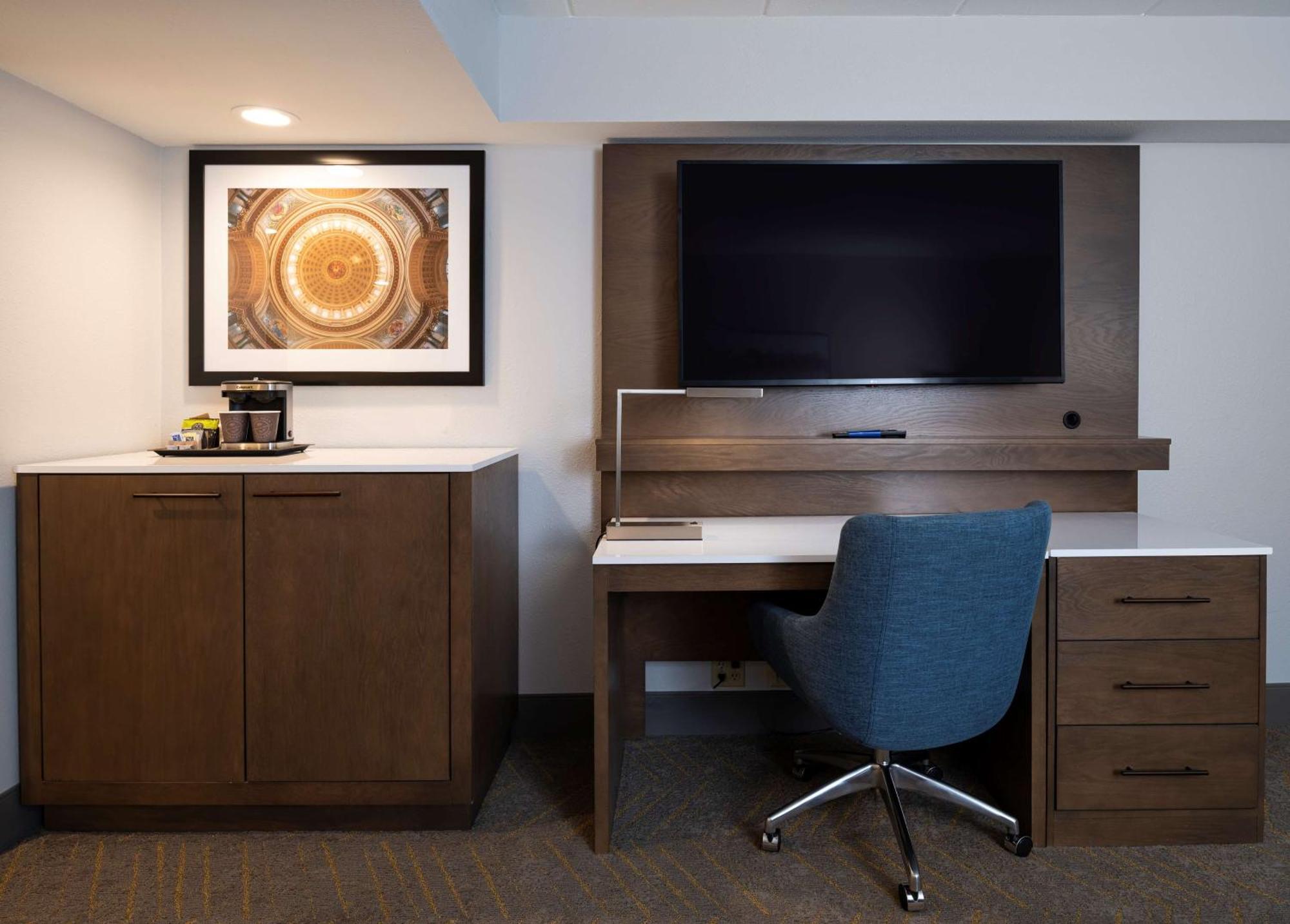 Doubletree By Hilton Madison East Hotel Luaran gambar