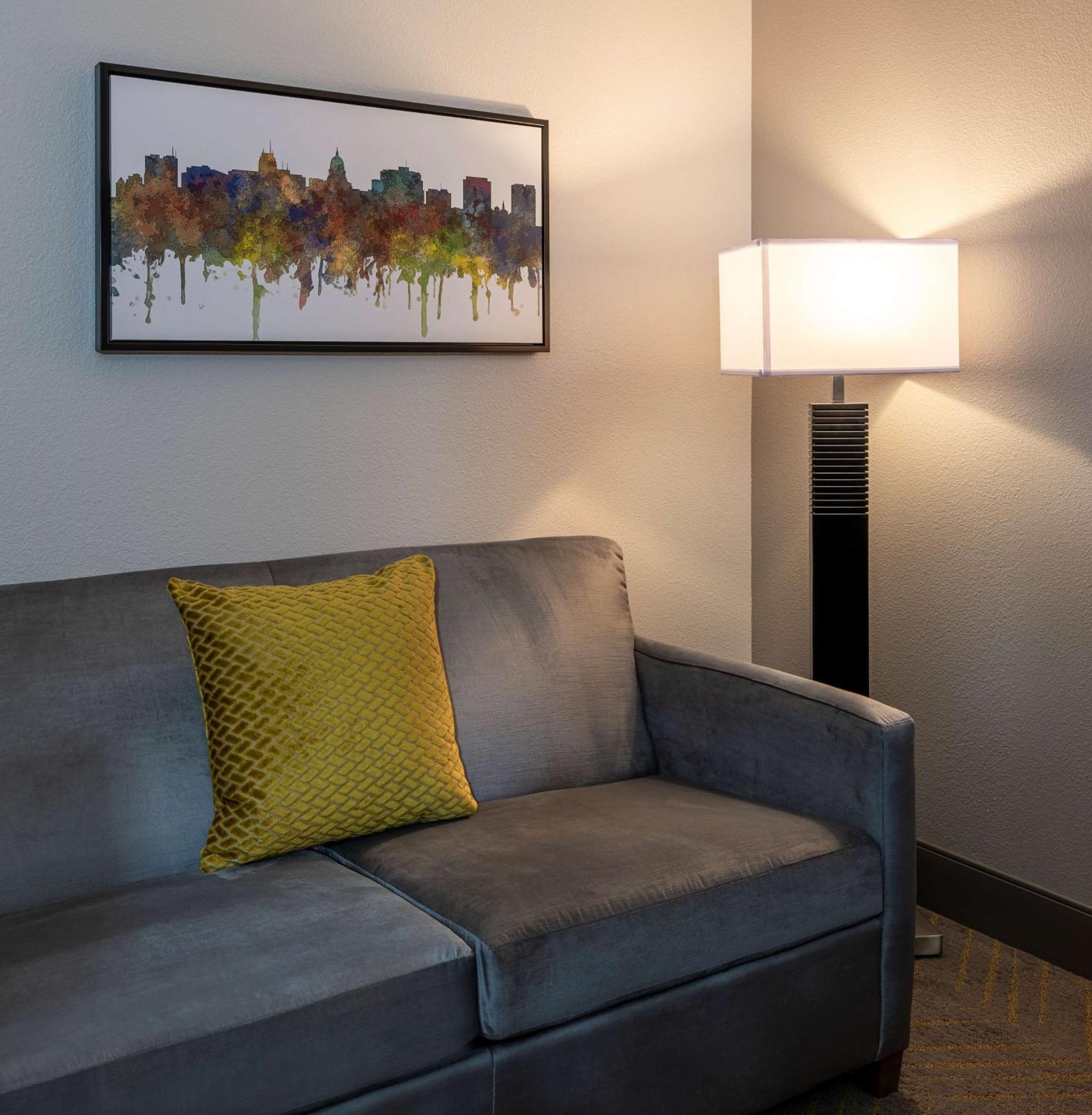 Doubletree By Hilton Madison East Hotel Luaran gambar